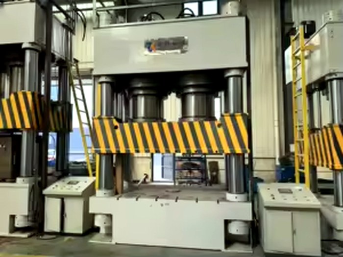 Heavy-duty hydraulic press line